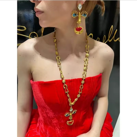 Gold and Red Artistic Face Pendant Necklace - Picture 4 of 5